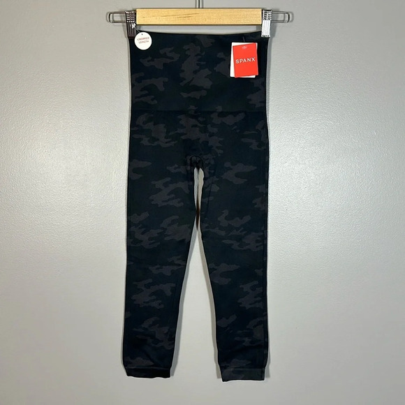 SPANX Black Camo Cropped Lamn Leggings Size Small NWT - Picture 3 of 7
